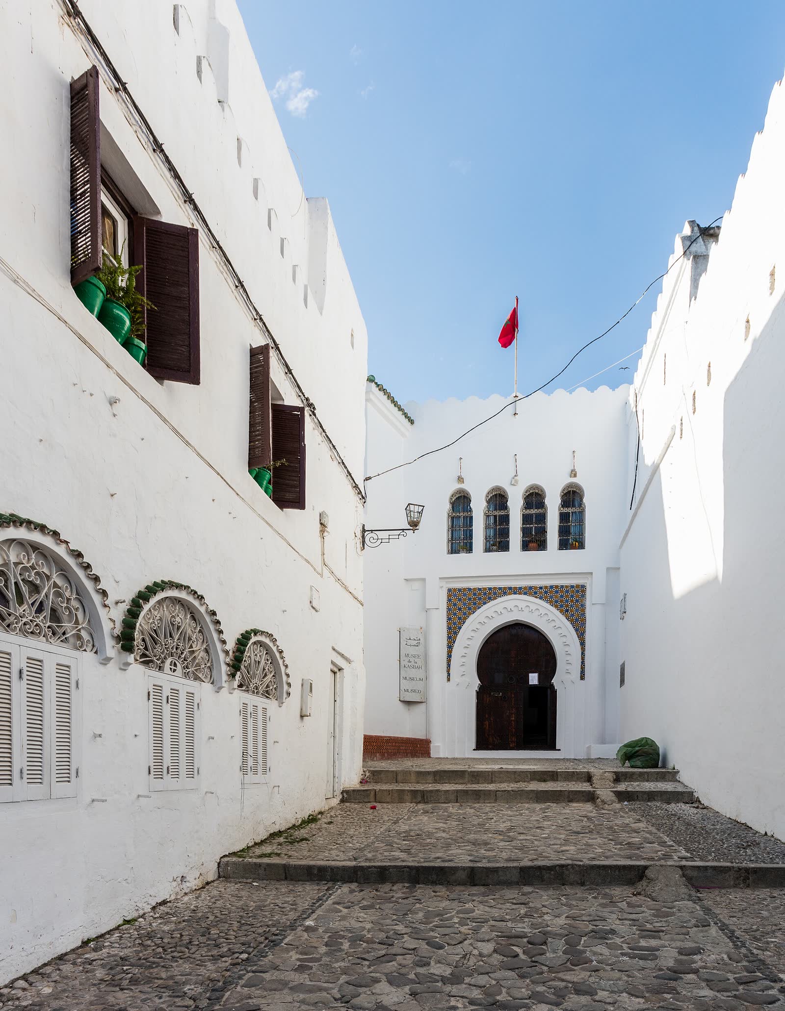 La Kasbah — L'ancienne citadelle perchée au-dessus de la médina, avec ses remparts et ses vues sur le détroit.